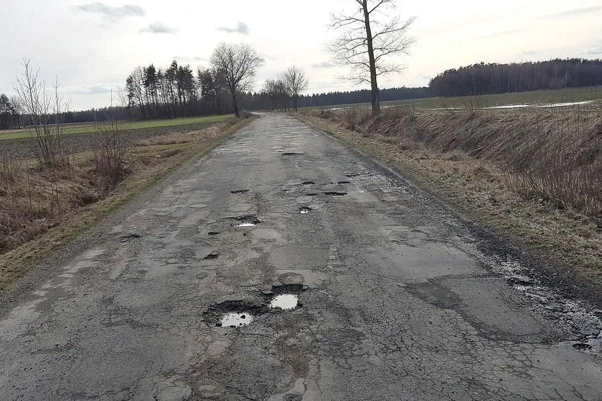 Koszmarne dziury na drodze Ocice–Gościszów