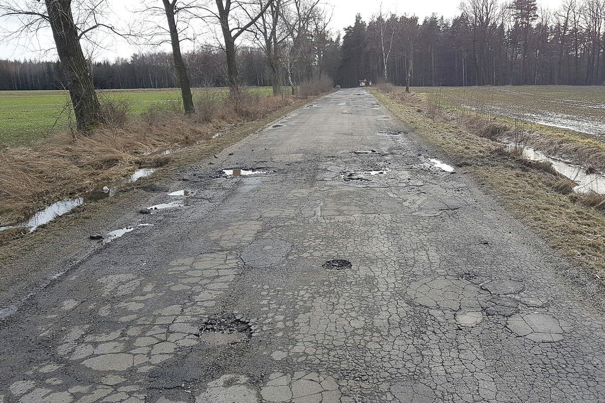 Koszmarne dziury na drodze Ocice–Gościszów