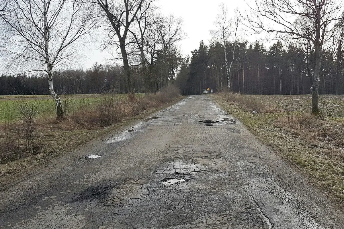 Koszmarne dziury na drodze Ocice–Gościszów