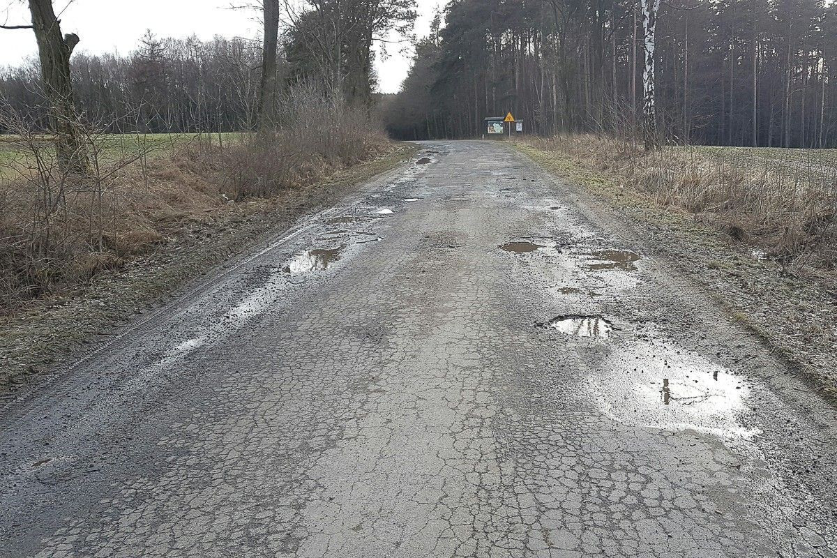 Koszmarne dziury na drodze Ocice–Gościszów