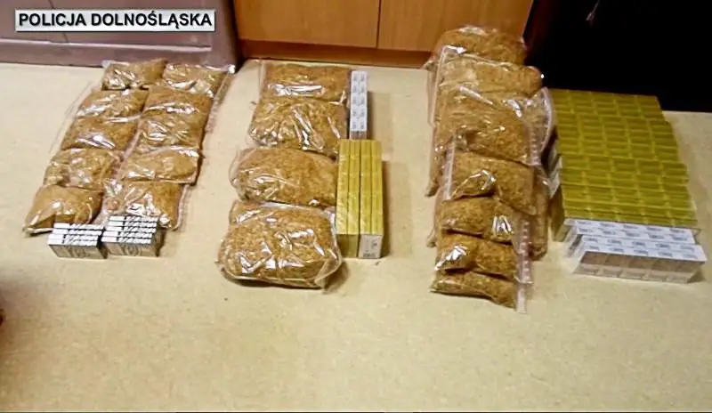 Sprzedawał nielegalne papierosy i tytoń w legalnym sklepie
