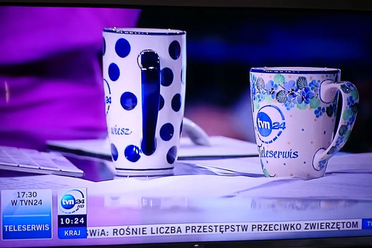 Kubki z Ceramiki Artystycznej w TVN-ie. Tak się promuje Bolesławiec!