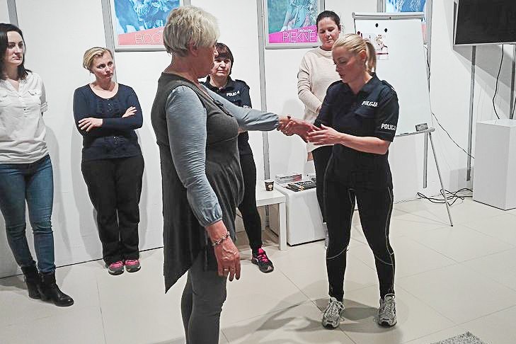 Policjantki o bezpieczeństwie w Strefie Kobiet