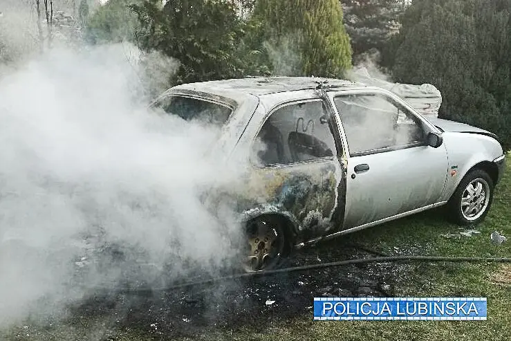 Złodziej paliwa doprowadził do wybuchu zbiornika. Auto spłonęło