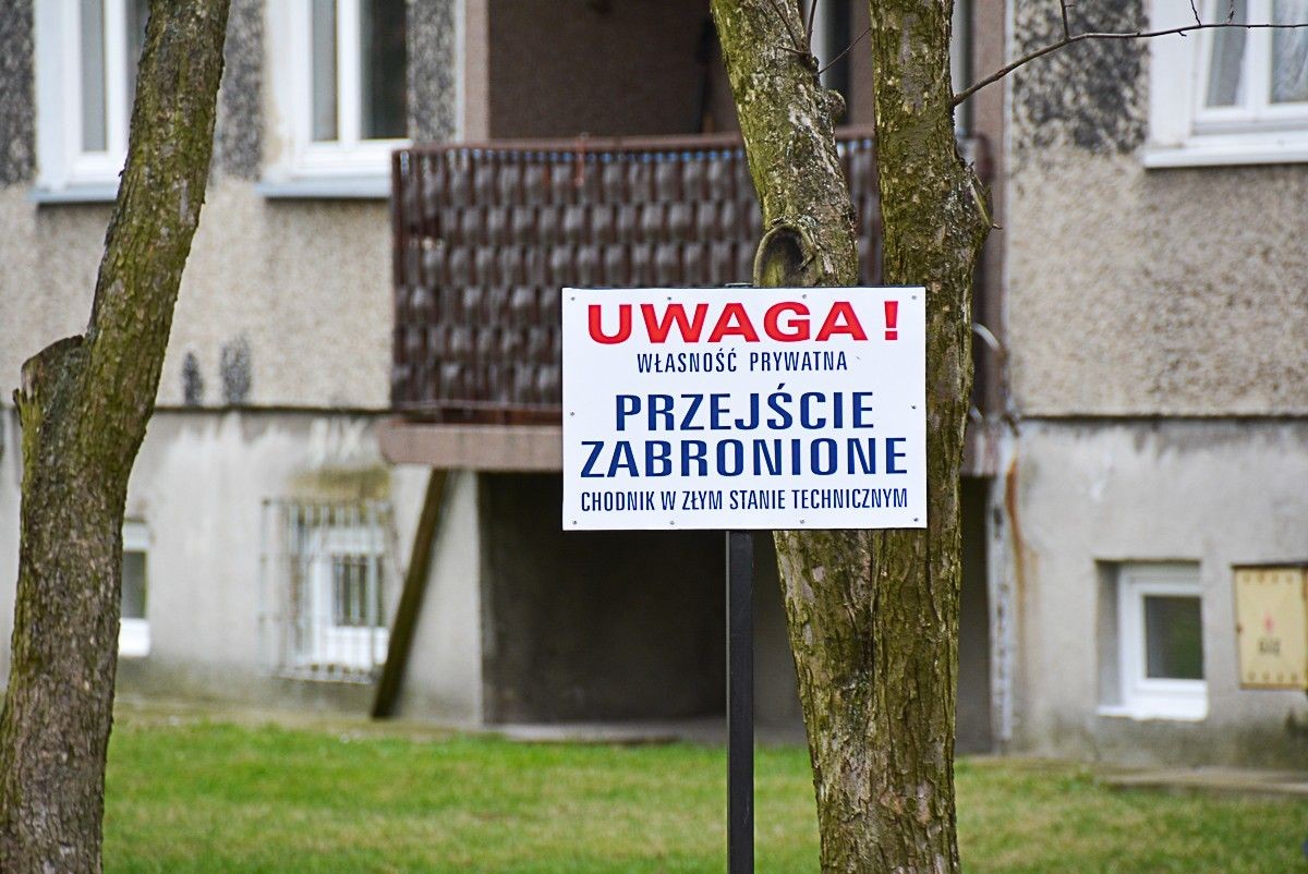 Staszica: wstęp na chodnik zabroniony