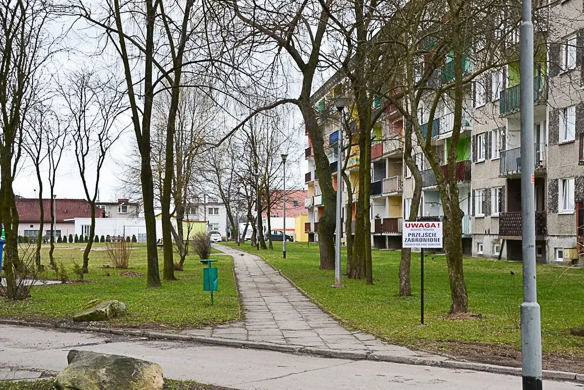Staszica: wstęp na chodnik zabroniony