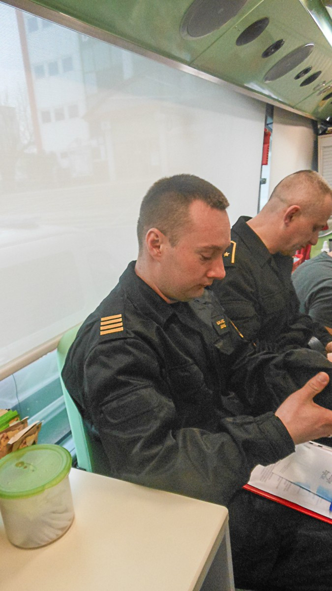 spoKREWnieni służbą mundurowi oddali krew