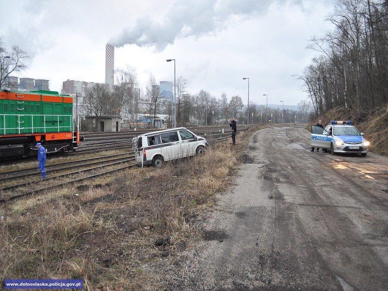 Kradzionym busem uciekał przed czeską i polską policją. Zatrzymano go na... torowisku