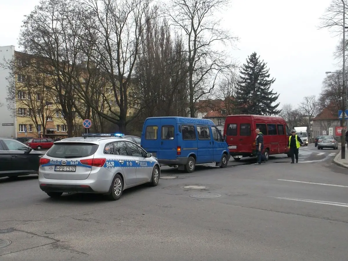 Zderzenie trzech samochodów koło prokuratury