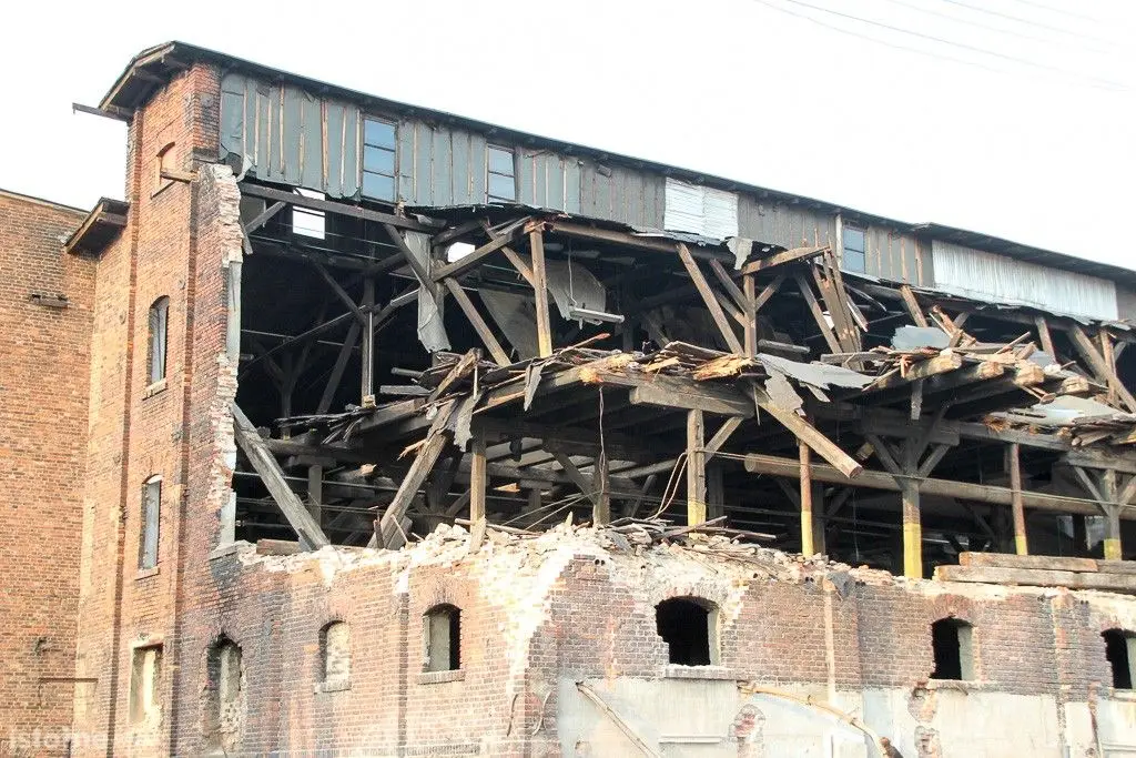 Rozbiórka zakładów ceramicznych w Bolesławcu