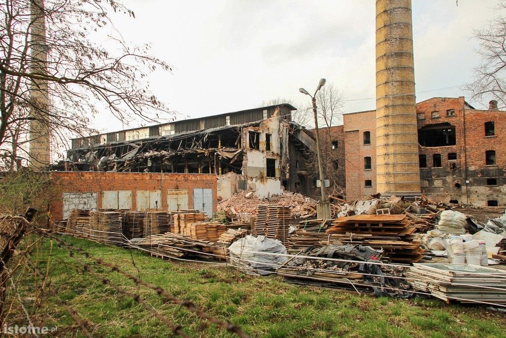 Rozbiórka zakładów ceramicznych w Bolesławcu