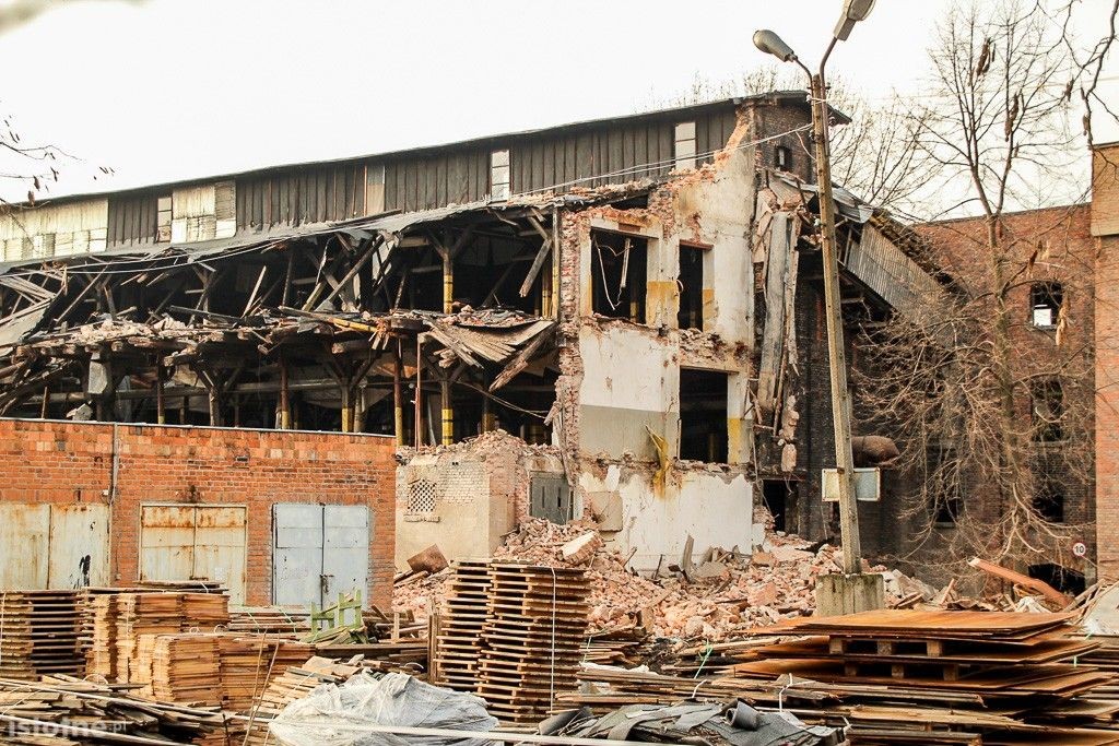 Rozbiórka zakładów ceramicznych w Bolesławcu