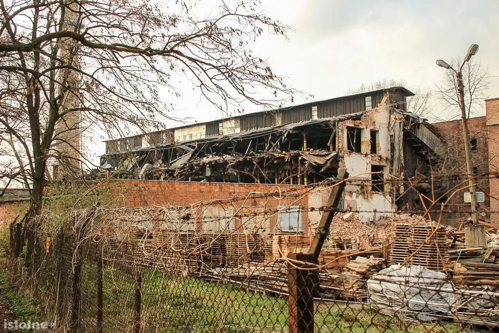 Rozbiórka zakładów ceramicznych w Bolesławcu