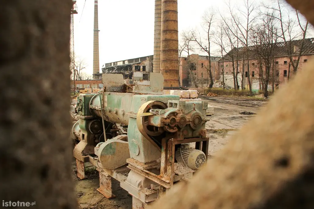 Rozbiórka zakładów ceramicznych w Bolesławcu