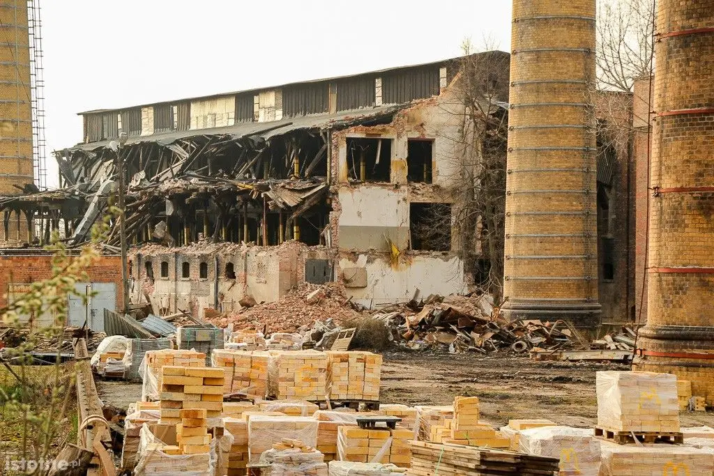 Rozbiórka zakładów ceramicznych w Bolesławcu