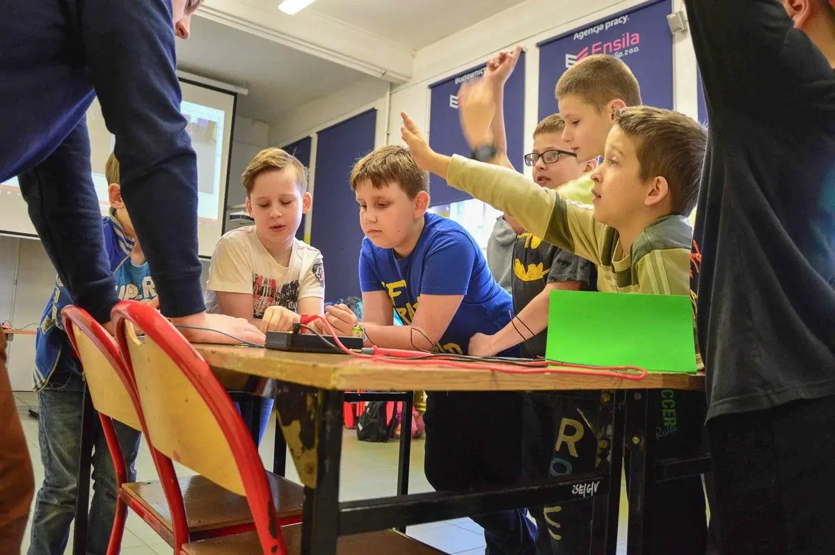 Prąd z cytryny, czyli uczniowie „jedynki” w „Elektroniku”