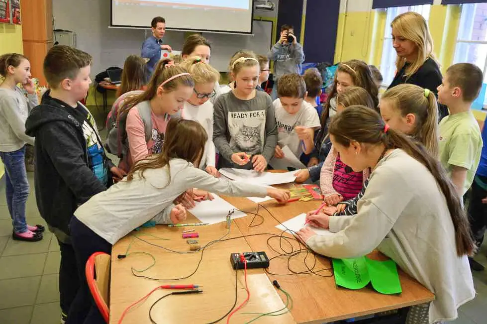 Prąd z cytryny, czyli uczniowie „jedynki” w „Elektroniku”