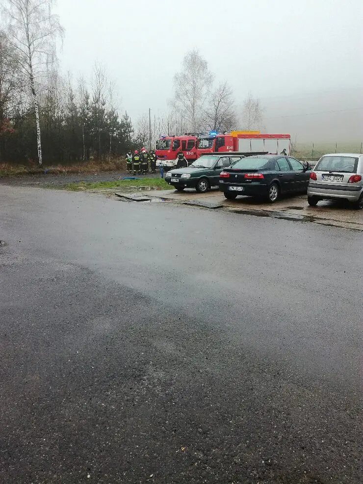 Pożar w Iwinach – ewakuowano 23 osoby, dwie są mocno poparzone