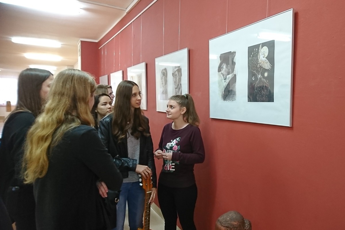 Wnuczka znanego artysty kontynuuje rodzinne tradycje