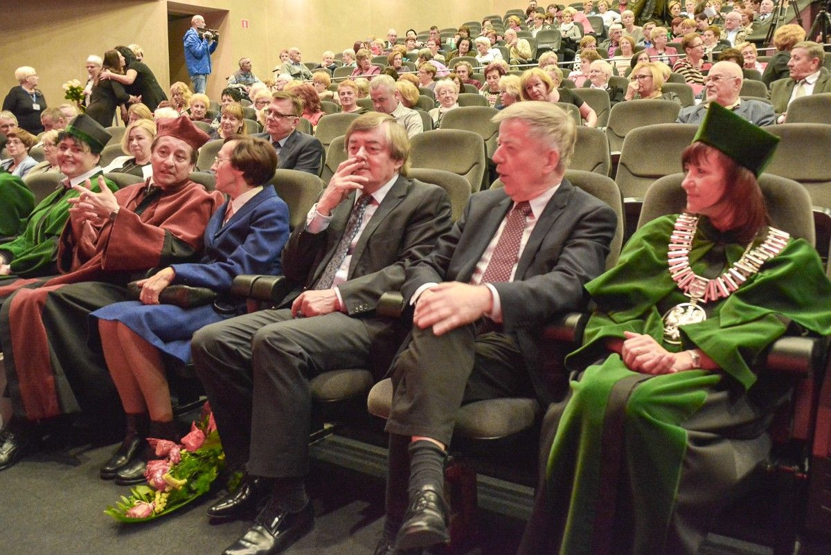 Wielu przyjaciół na uroczystości z okazji 10-lecia Uniwersytetu Trzeciego Wieku w Bolesławcu