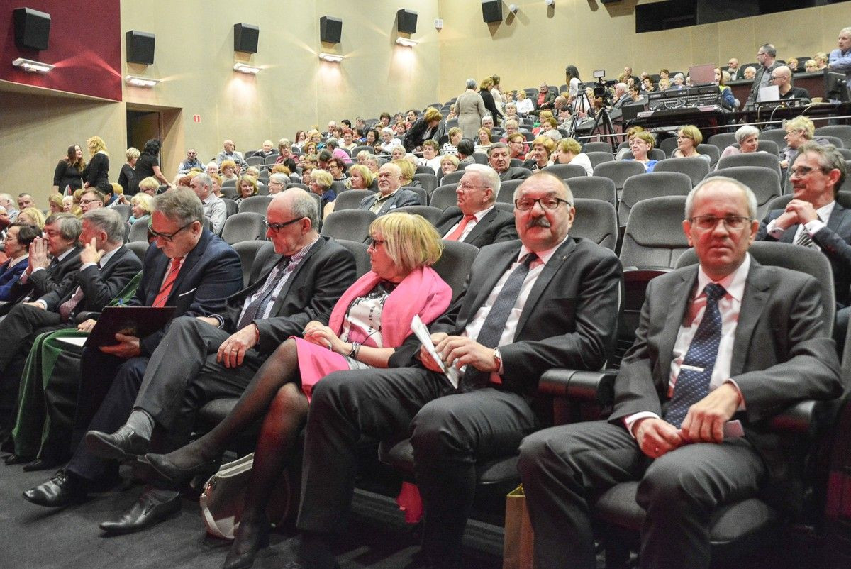 Wielu przyjaciół na uroczystości z okazji 10-lecia Uniwersytetu Trzeciego Wieku w Bolesławcu