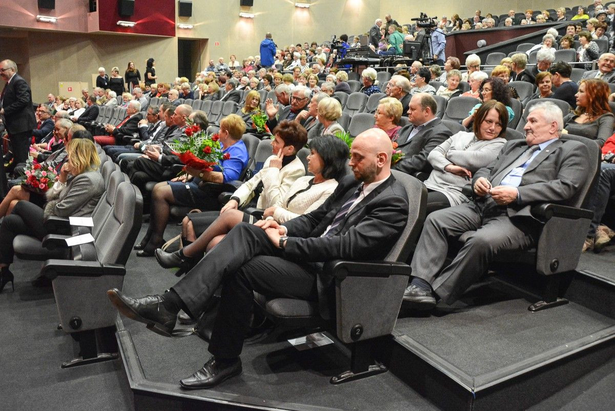 Wielu przyjaciół na uroczystości z okazji 10-lecia Uniwersytetu Trzeciego Wieku w Bolesławcu