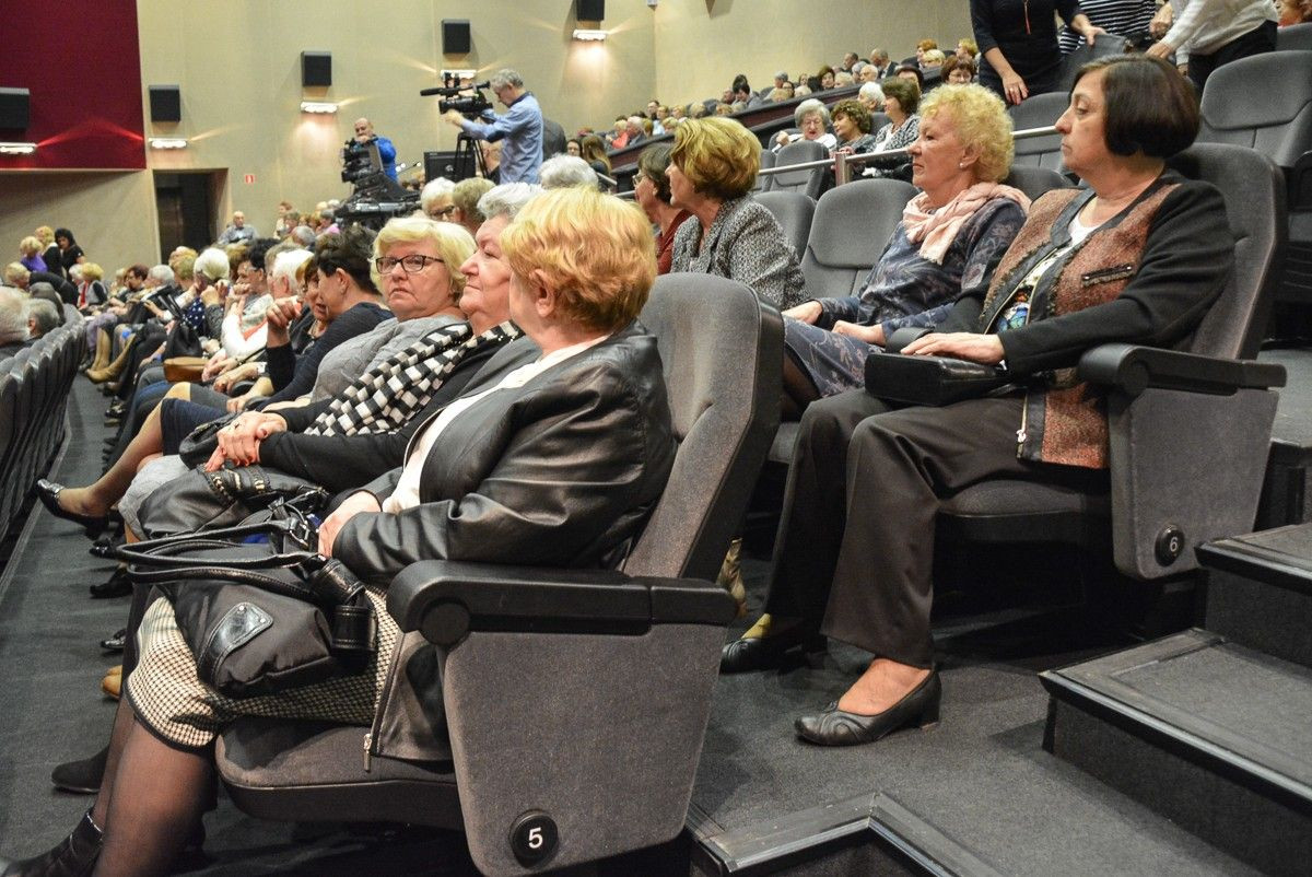 Wielu przyjaciół na uroczystości z okazji 10-lecia Uniwersytetu Trzeciego Wieku w Bolesławcu