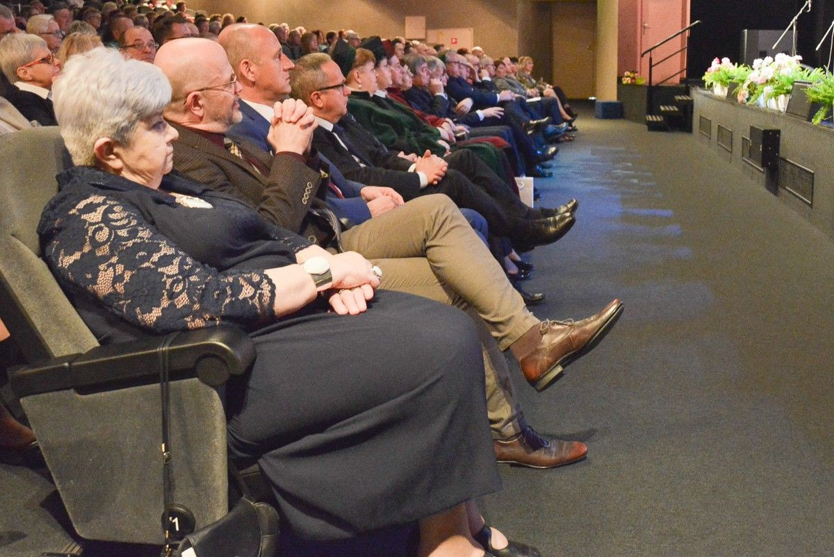 Wielu przyjaciół na uroczystości z okazji 10-lecia Uniwersytetu Trzeciego Wieku w Bolesławcu