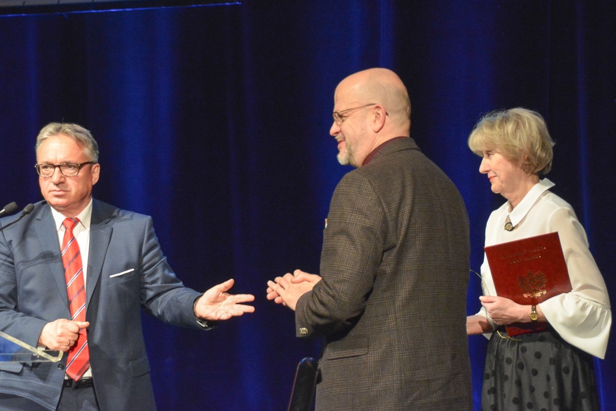 Wielu przyjaciół na uroczystości z okazji 10-lecia Uniwersytetu Trzeciego Wieku w Bolesławcu