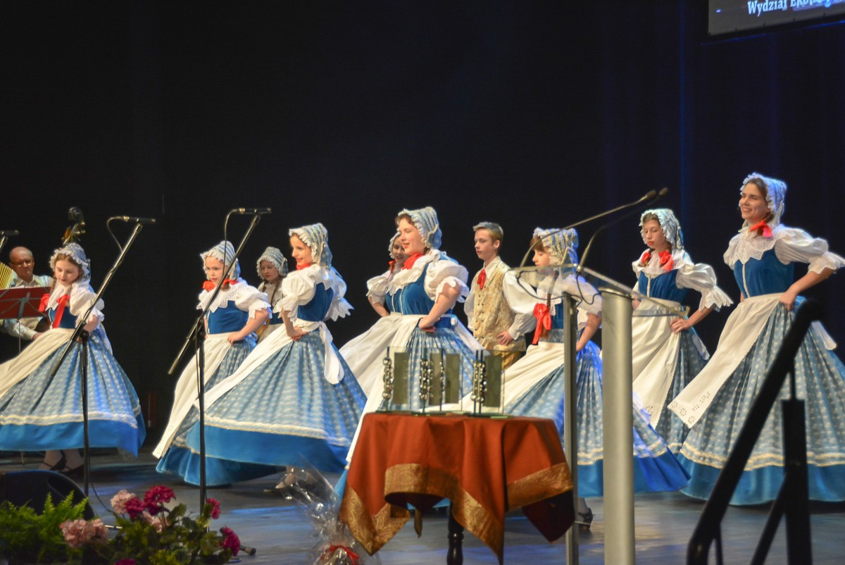 Wielu przyjaciół na uroczystości z okazji 10-lecia Uniwersytetu Trzeciego Wieku w Bolesławcu