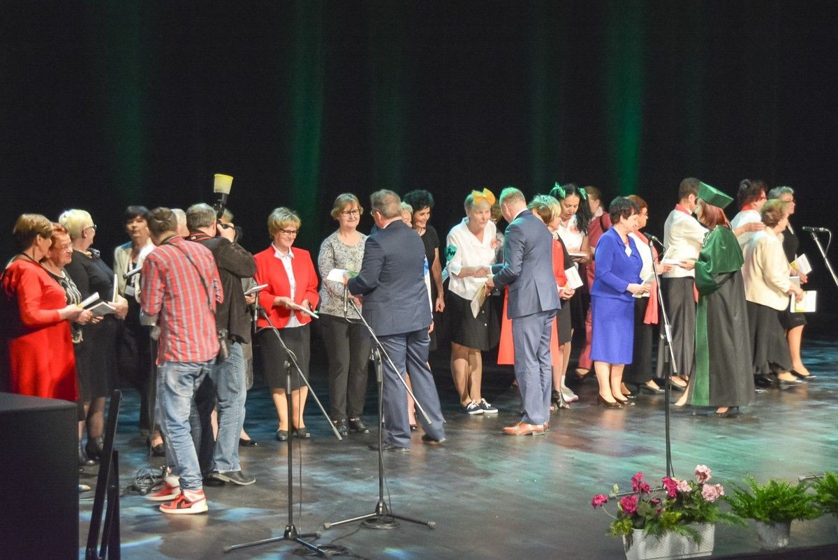 Wielu przyjaciół na uroczystości z okazji 10-lecia Uniwersytetu Trzeciego Wieku w Bolesławcu