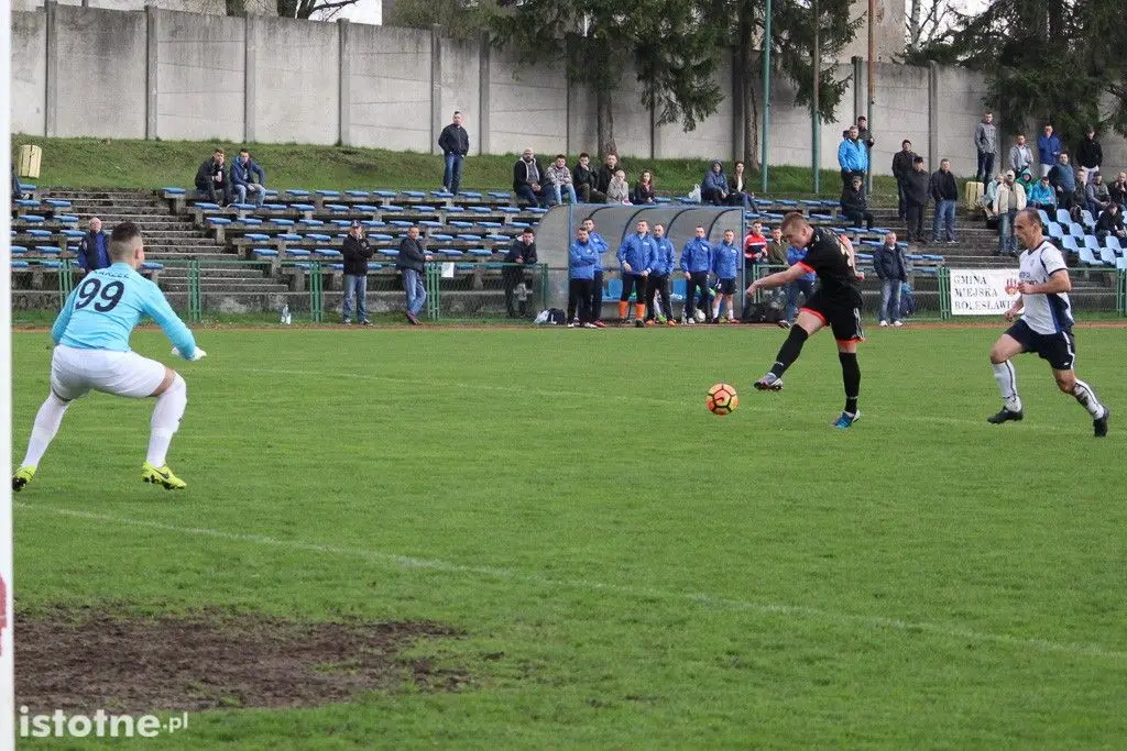 BKS wygrał z Chrobrym Nowogrodziec 2:0