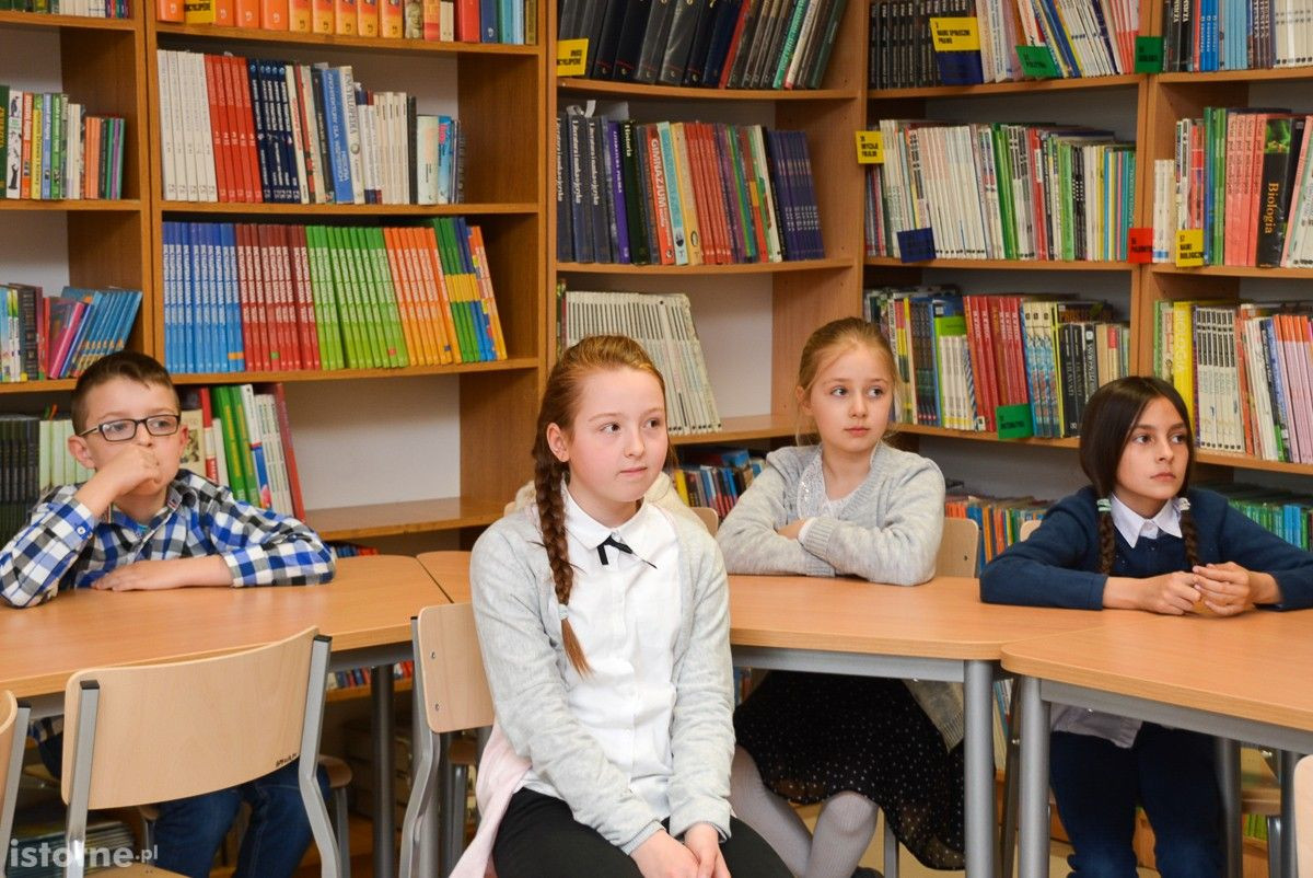 Rozdanie nagród klasie III b (S.P. nr 5) za prace plastyczne 