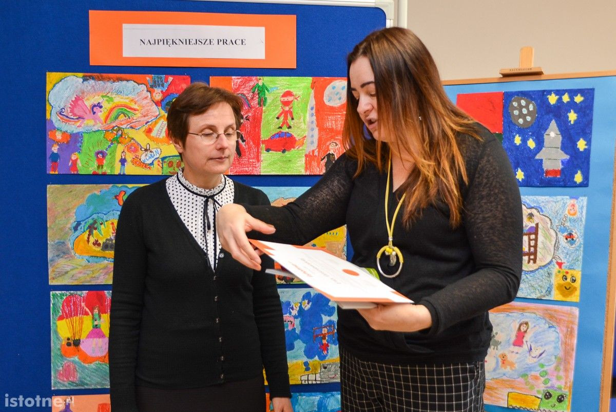 Rozdanie nagród klasie III b (S.P. nr 5) za prace plastyczne 