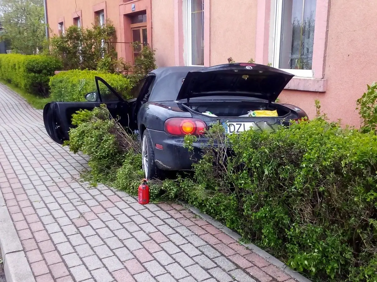 Dwa auta zderzyły się w Kruszynie. Jedna osoba ranna
