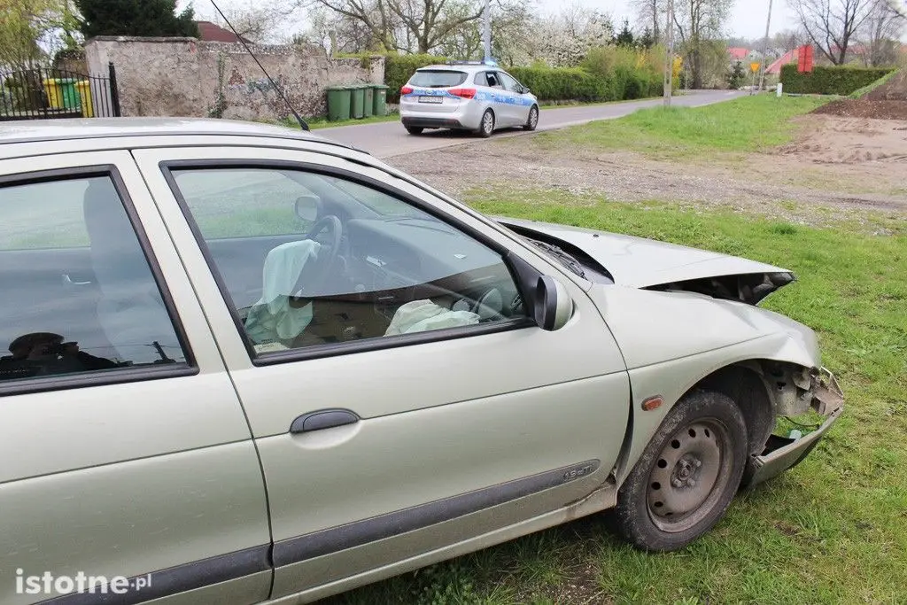Zderzenie Mazdy z Renault w Kruszynie – jedna osoba ranna