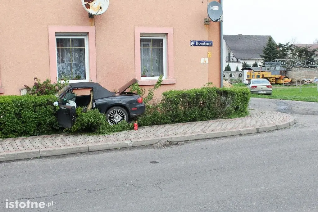Zderzenie Mazdy z Renault w Kruszynie – jedna osoba ranna