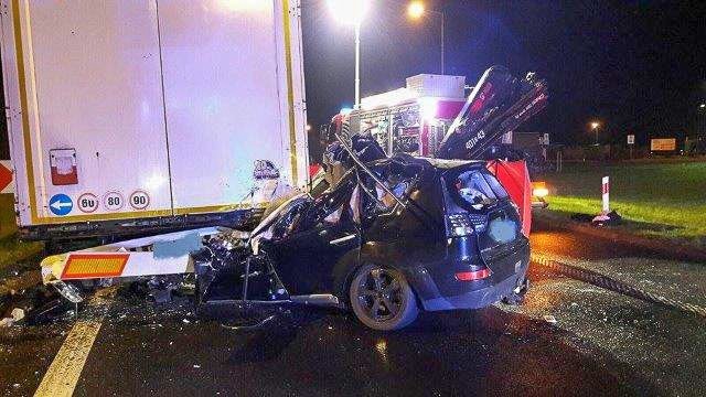 Śmiertelny wypadek na A4. Osobówka wjechała w TIR-a