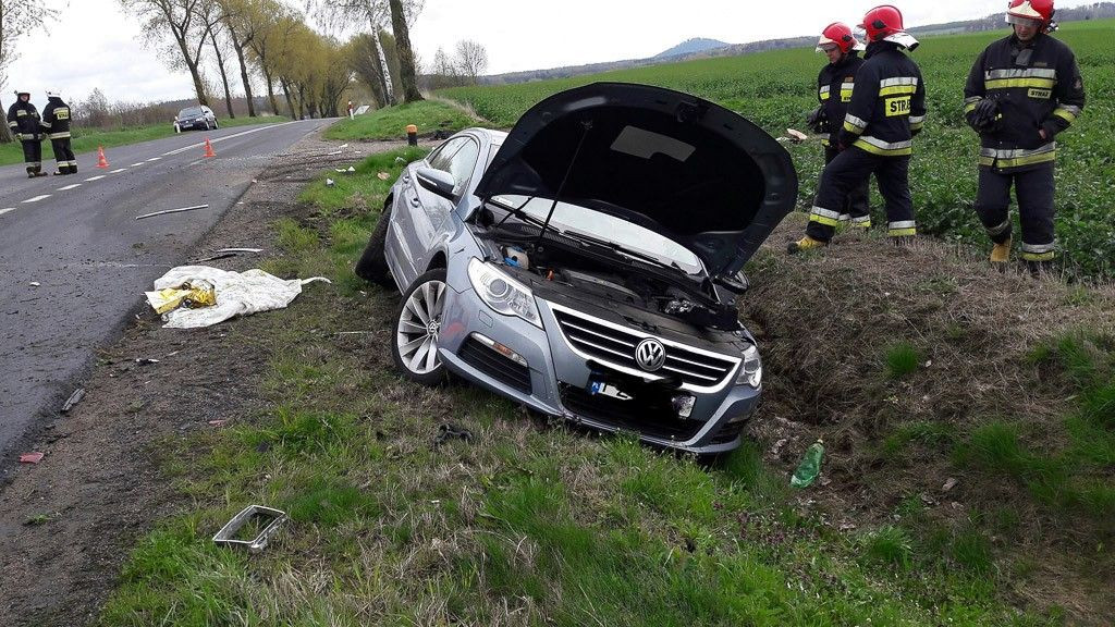 Wypadek pod Iwinami. Dwie osoby ranne