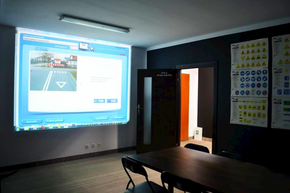 Nauka Jazdy DM Pabisz – zaufanie zobowiązuje