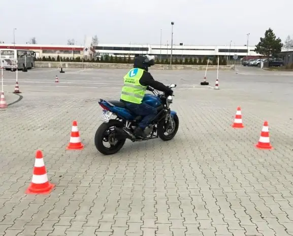 Nauka Jazdy DM Pabisz – zaufanie zobowiązuje