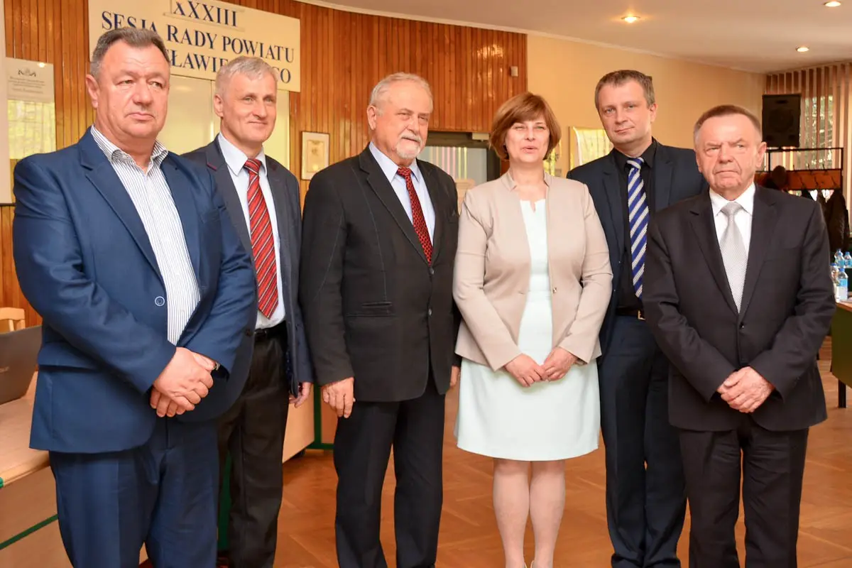 Zarząd Powiatu z absolutorium. 3 radnych wstrzymało się od głosu