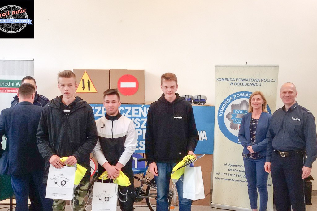 „Dwójka” i SP Żeliszów najlepsze w Turnieju Wiedzy o Bezpieczeństwie w Ruchu Drogowym