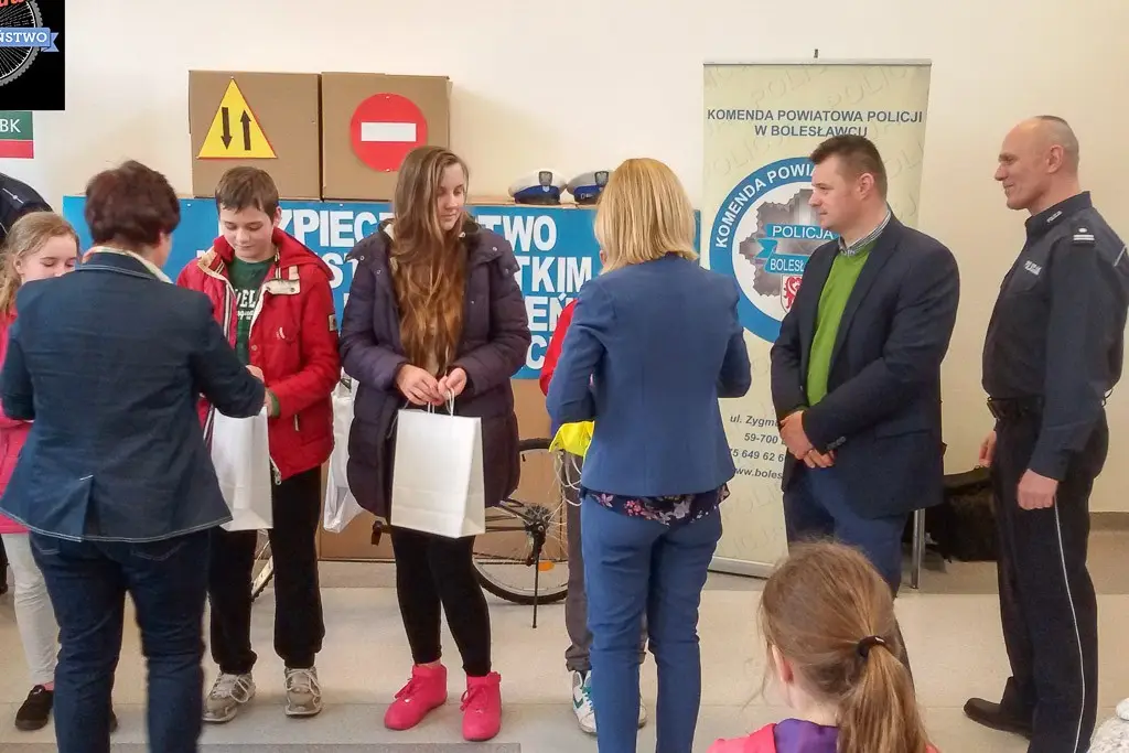 „Dwójka” i SP Żeliszów najlepsze w Turnieju Wiedzy o Bezpieczeństwie w Ruchu Drogowym