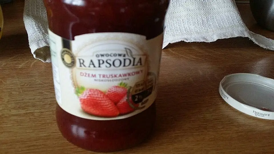 Robak w dżemie z marketu