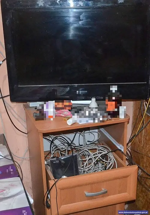 Włamał się do sklepu. Uszkodził monitoring, bo myślał, że go nie złapią