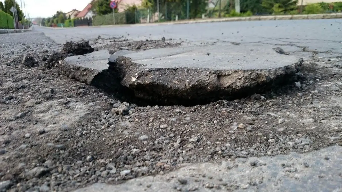 Niebezpieczna dziura na skrzyżowaniu Staszica i Góralskiej