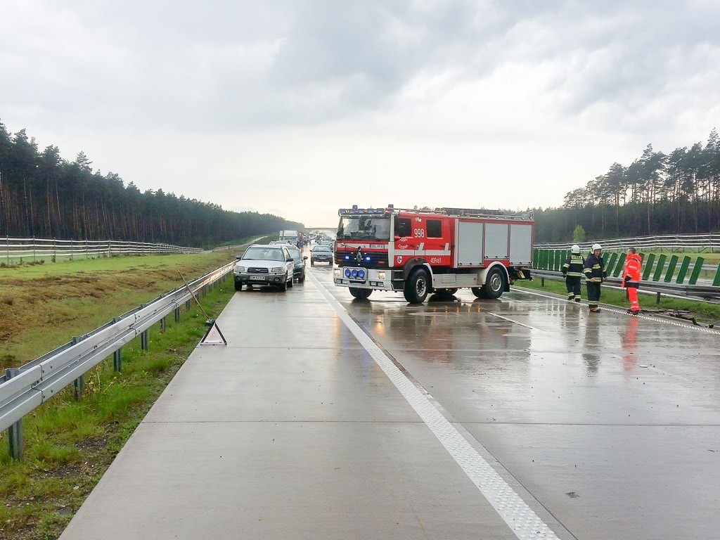 Staranował bariery energochłonne na A4