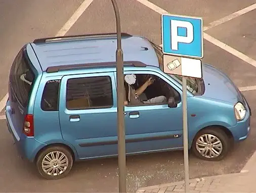 Rozbił szybę, bo… chciał odpocząć w cudzym aucie