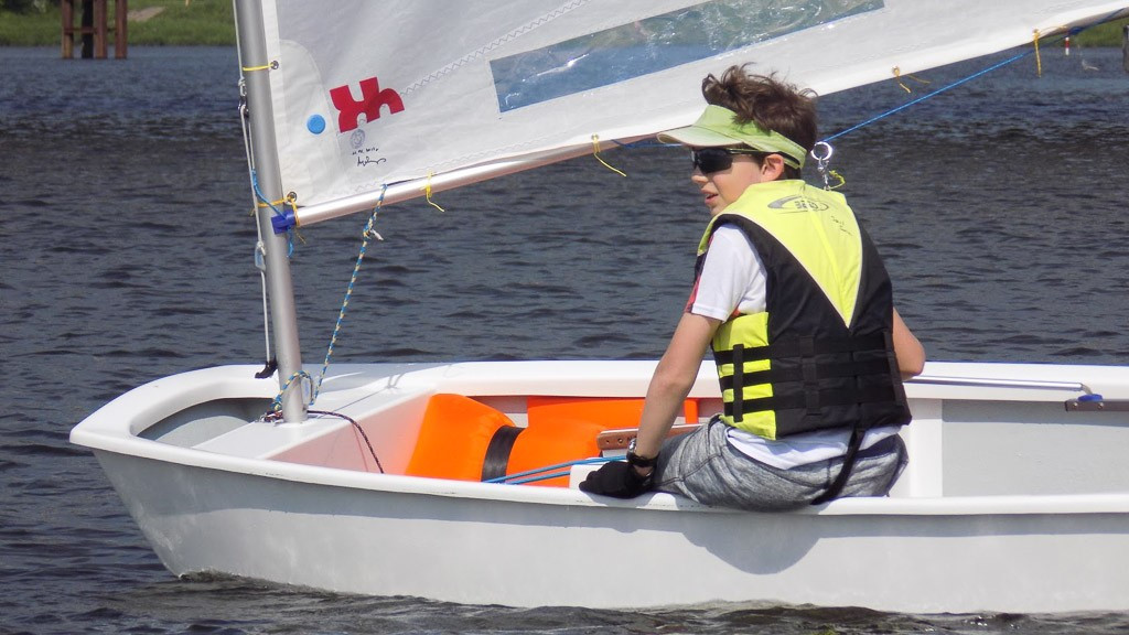 Młodzi żeglarze z Bolesławca rozpoczęli starty w regatach. Z sukcesami!